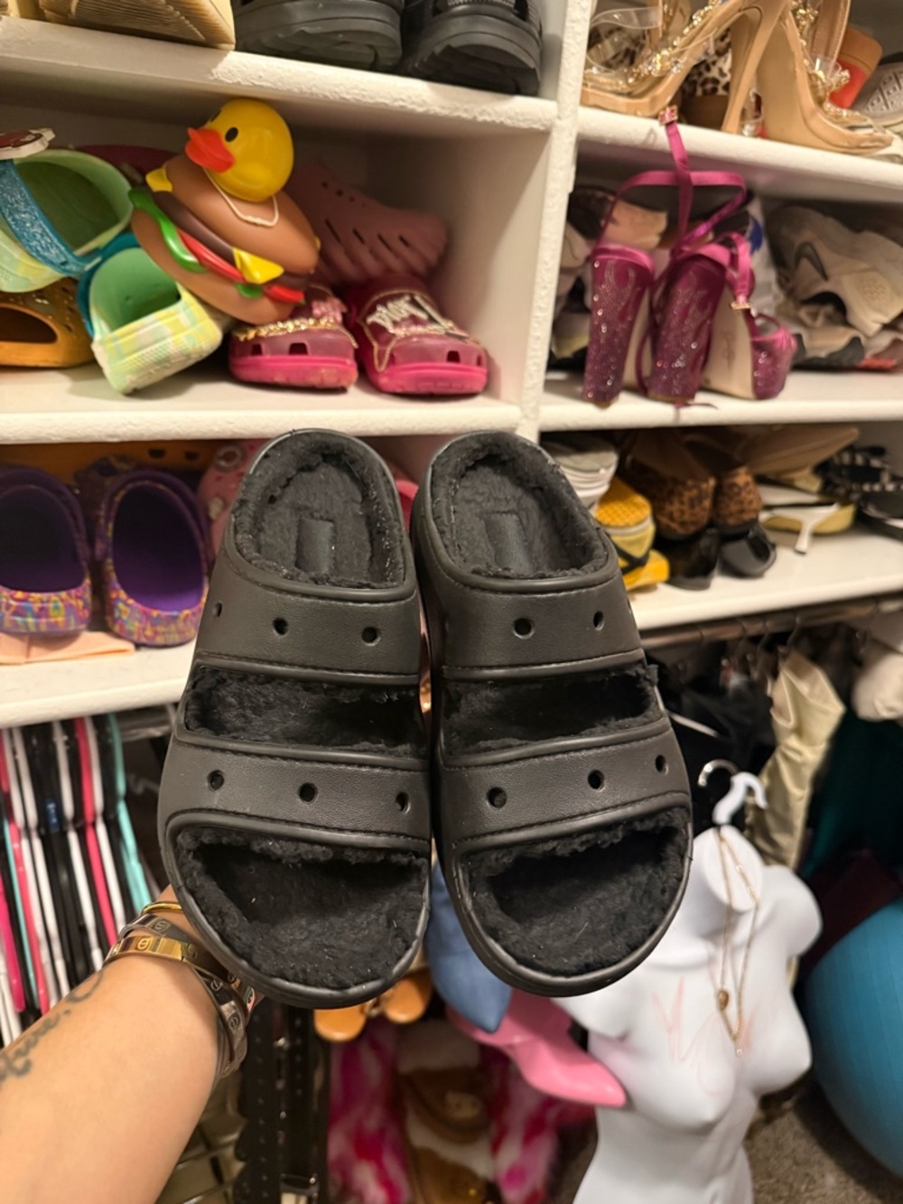 Crocs classic cozzzy sandals